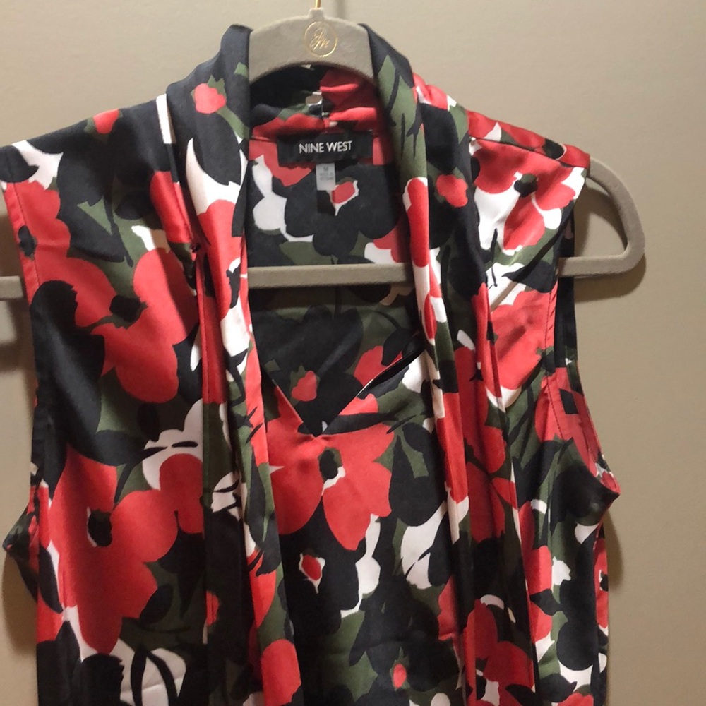 Sleeveless blouse - Picture 4 of 4